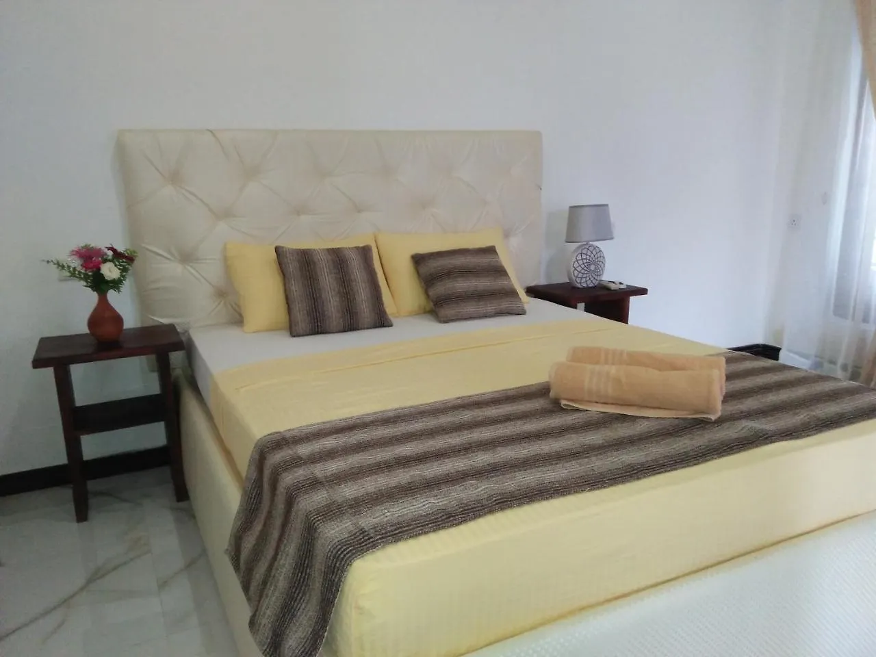 홈스테이 Living Home 니곰보